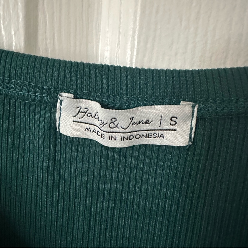 Long Sleeve Green Ribbed Midi Dress - Picture 4 of 6